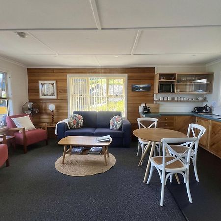 Binalong Beach Cottage Beachfront At Bay Of Fires Next To Restaurant Binalong Bay المظهر الخارجي الصورة