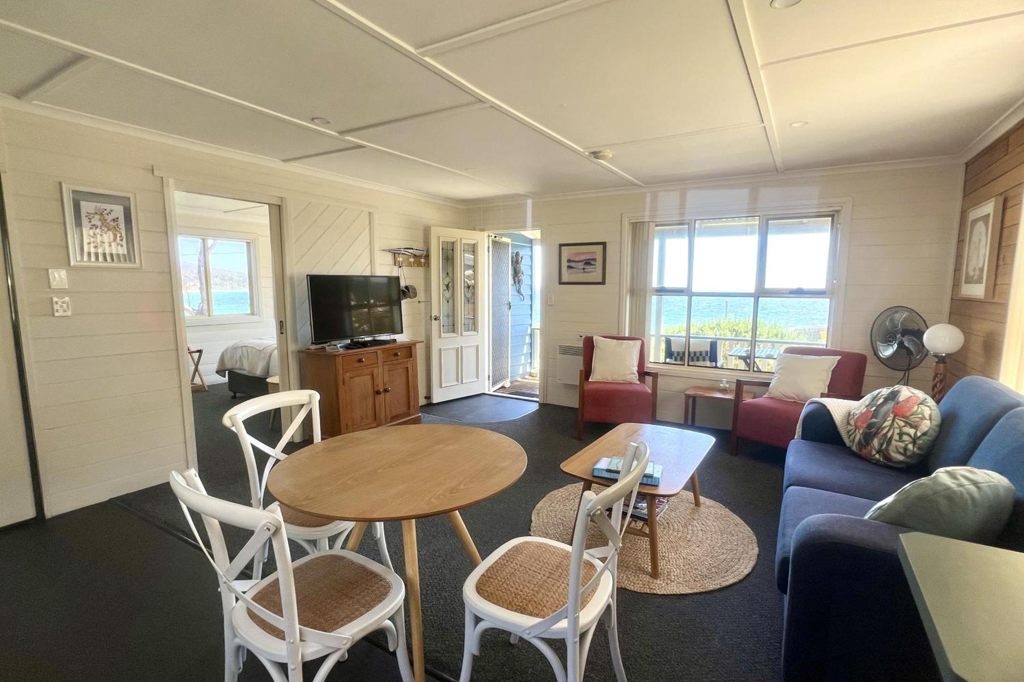 Binalong Beach Cottage Beachfront At Bay Of Fires Next To Restaurant Binalong Bay المظهر الخارجي الصورة